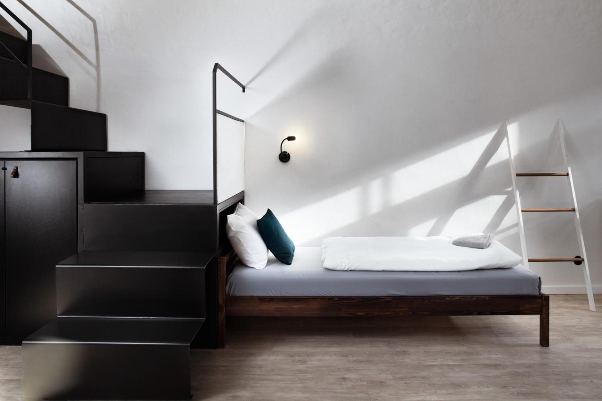 Long Story Short Hostel & Cafe Olomouc Exteriör bild