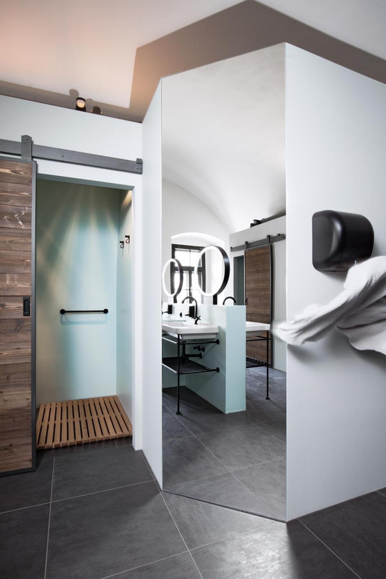 Long Story Short Hostel & Cafe Olomouc Exteriör bild