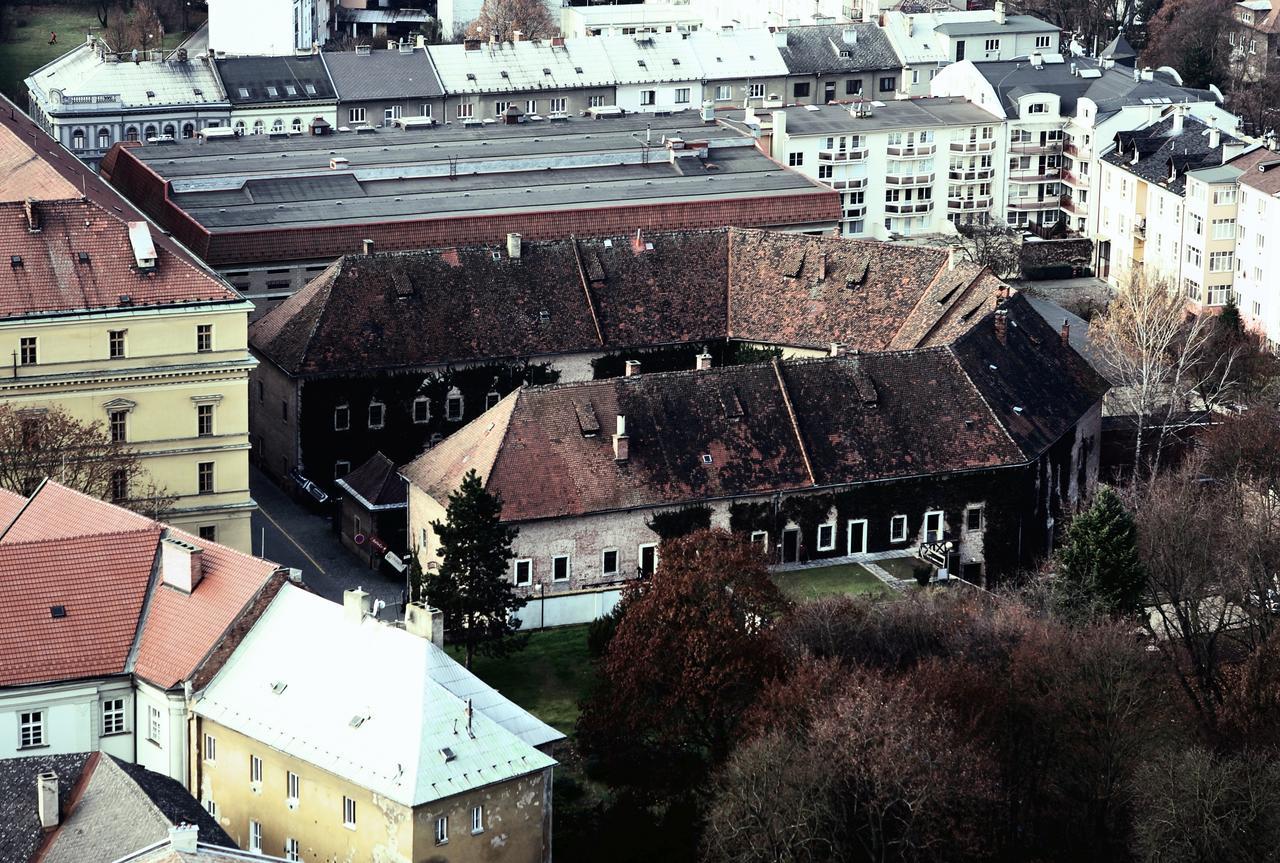 Long Story Short Hostel & Cafe Olomouc Exteriör bild