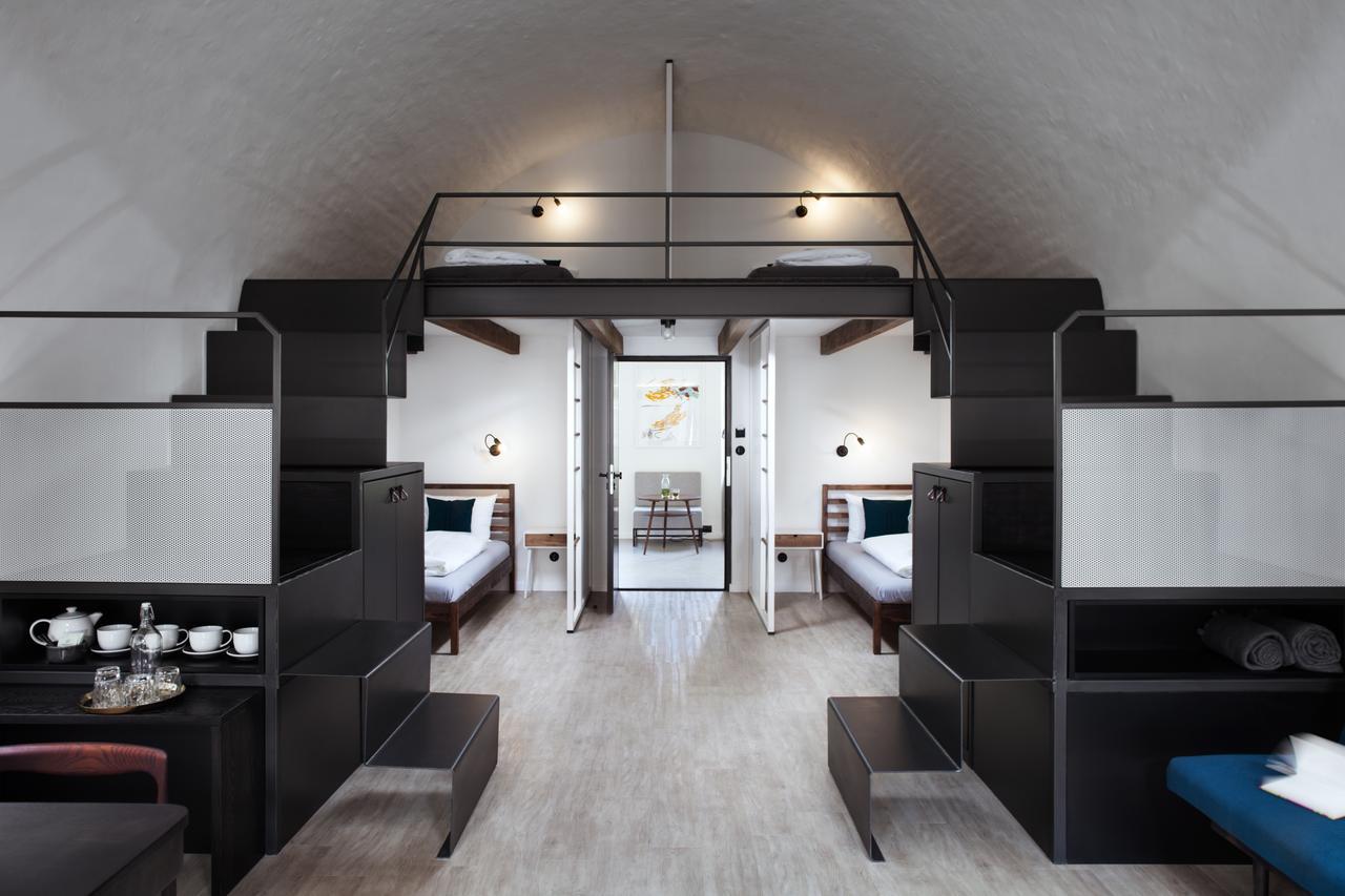 Long Story Short Hostel & Cafe Olomouc Exteriör bild