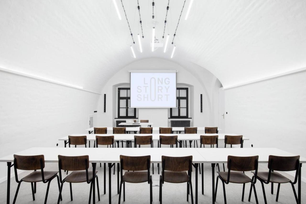 Long Story Short Hostel & Cafe Olomouc Exteriör bild